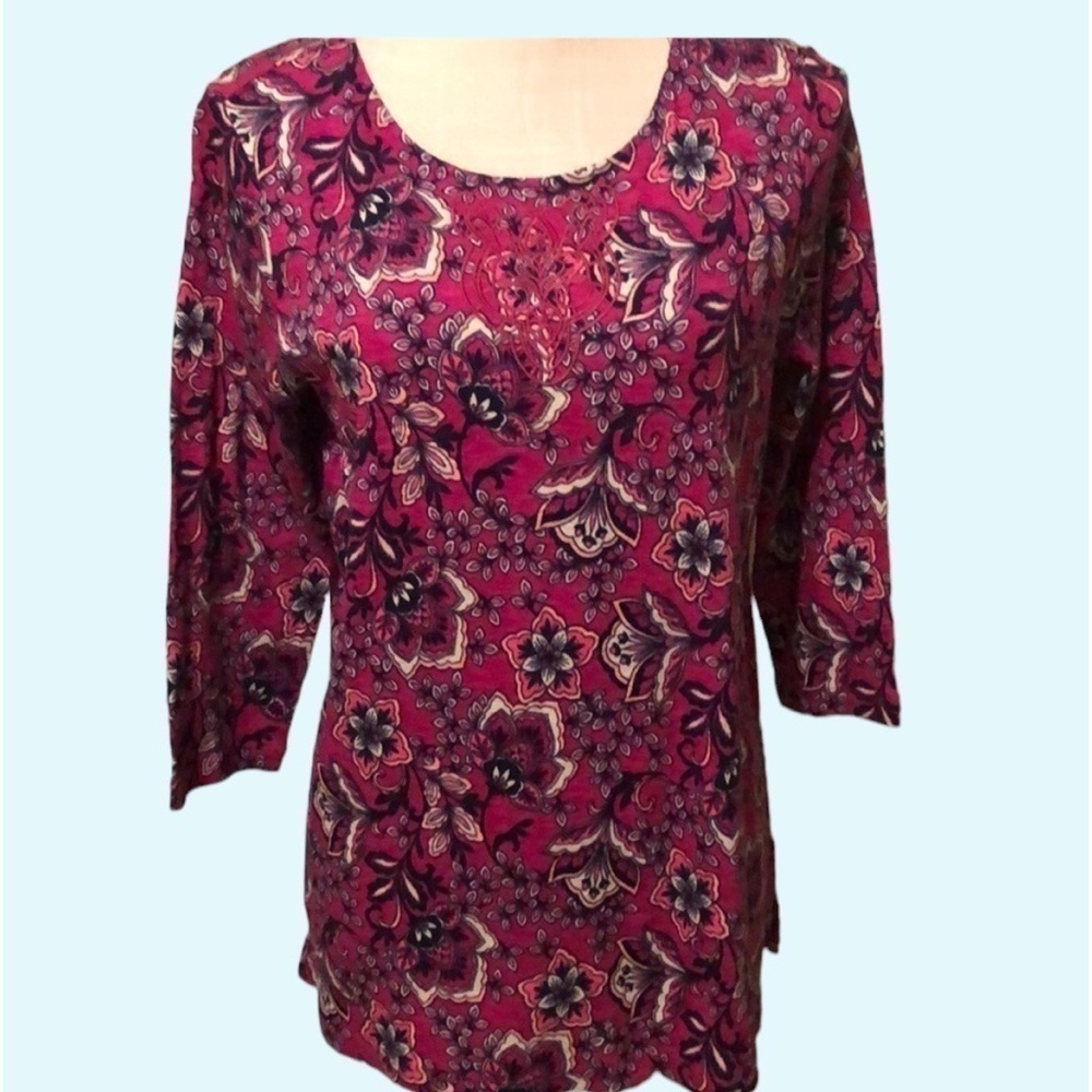 Kim Rogers red and blue floral t shirt.PM